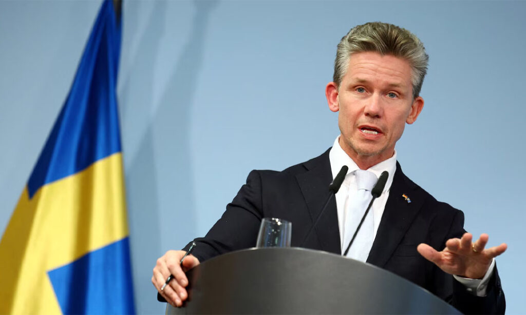 រដ្ឋមន្ត្រីក្រសួងការពារជាតិស៊ុយអែត