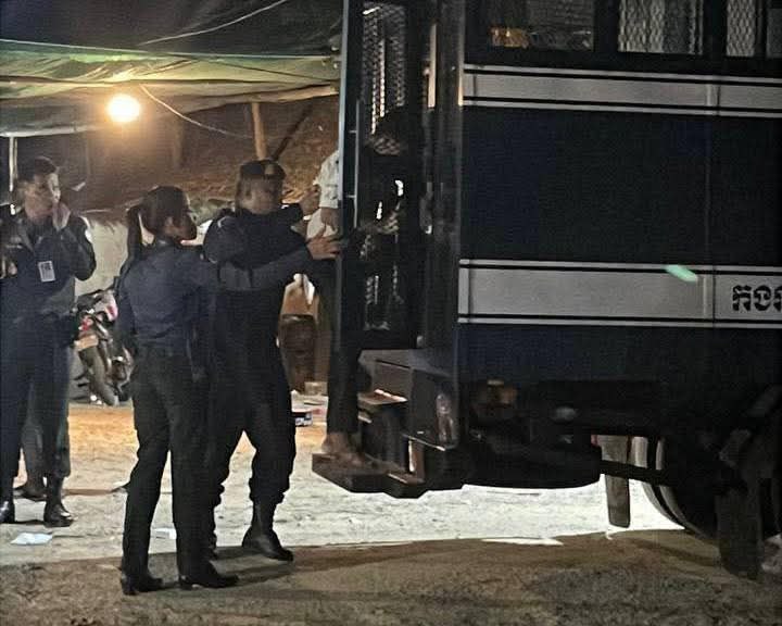 រូបភាពពាក់ព័ន្ធ