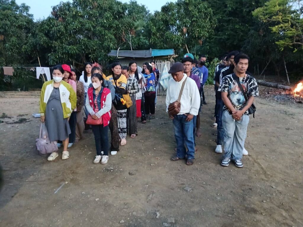 ពលករខ្មែរត្រឡប់មកកម្ពុជា