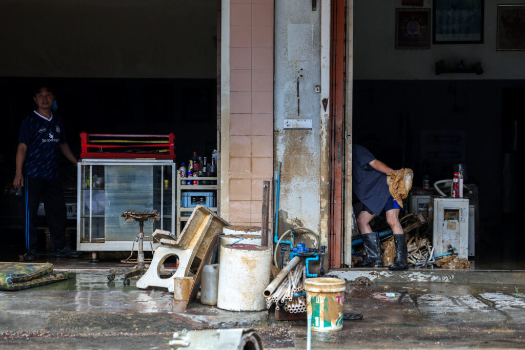 កាកសំណល់ទឹកជំនន់