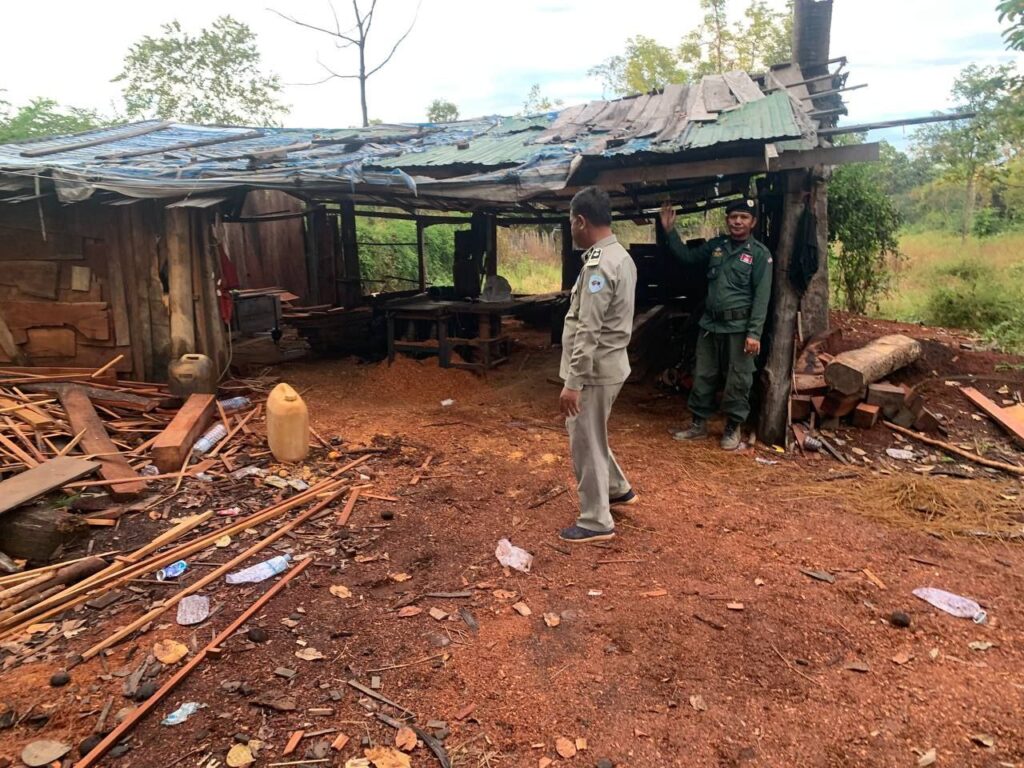 ឧបករណ៍សិប្បកម្មឈើដែលត្រូវបានចាប់ឃាត់