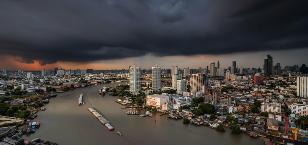 ផ្ទៃមេឃពេលមានព្យុះនៅថៃ