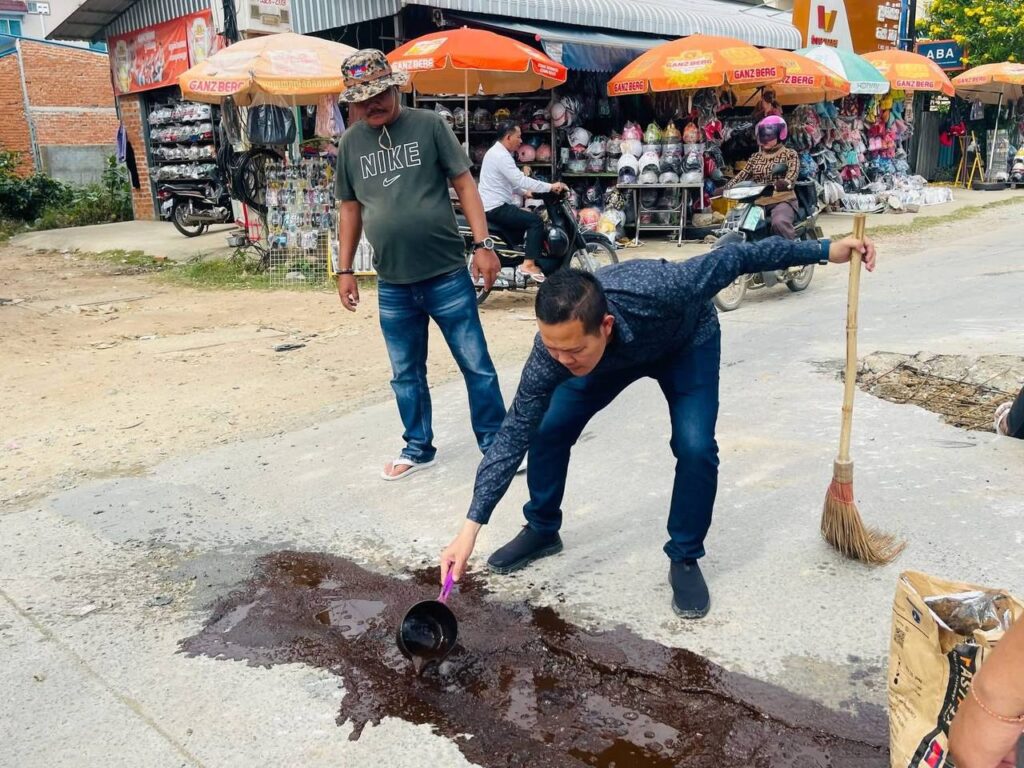 ផ្លូវបេតុងកំពុងជួសជុល