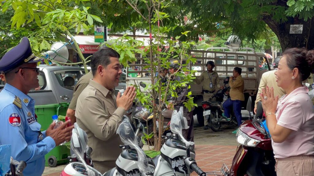 ការសន្ទនាជាមួយអាជ្ញាធរ