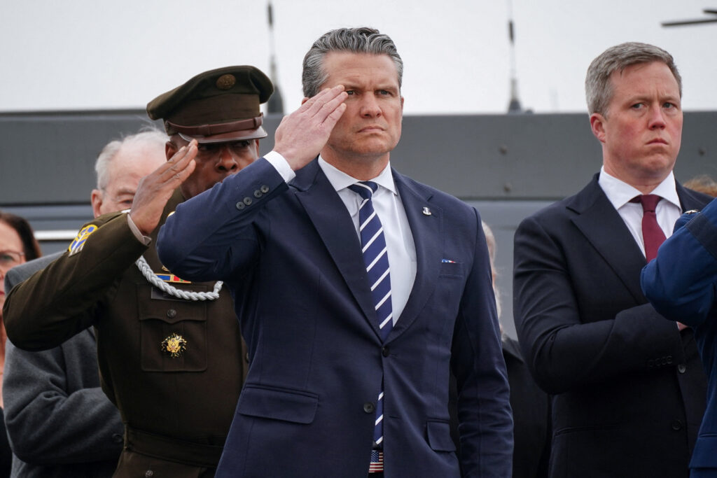 រដ្ឋមន្ត្រីក្រសួងសង្គ្រាម Pete Hegseth