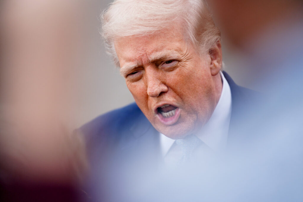 ប្រធានាធិបតីដូណាល់ ត្រាំ