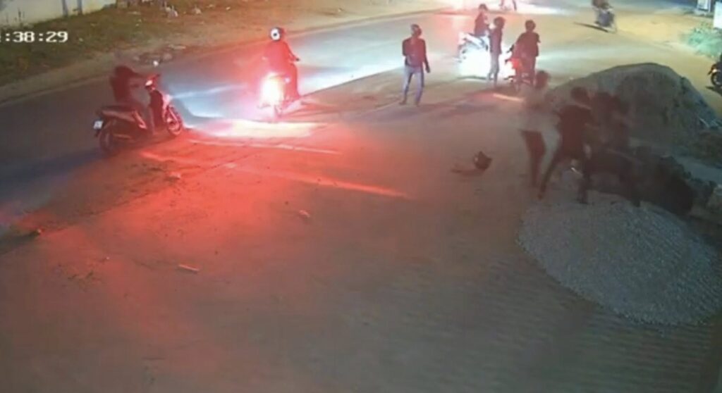 កម្លាំងនគរបាលធ្វើការស្រាវជ្រាវ