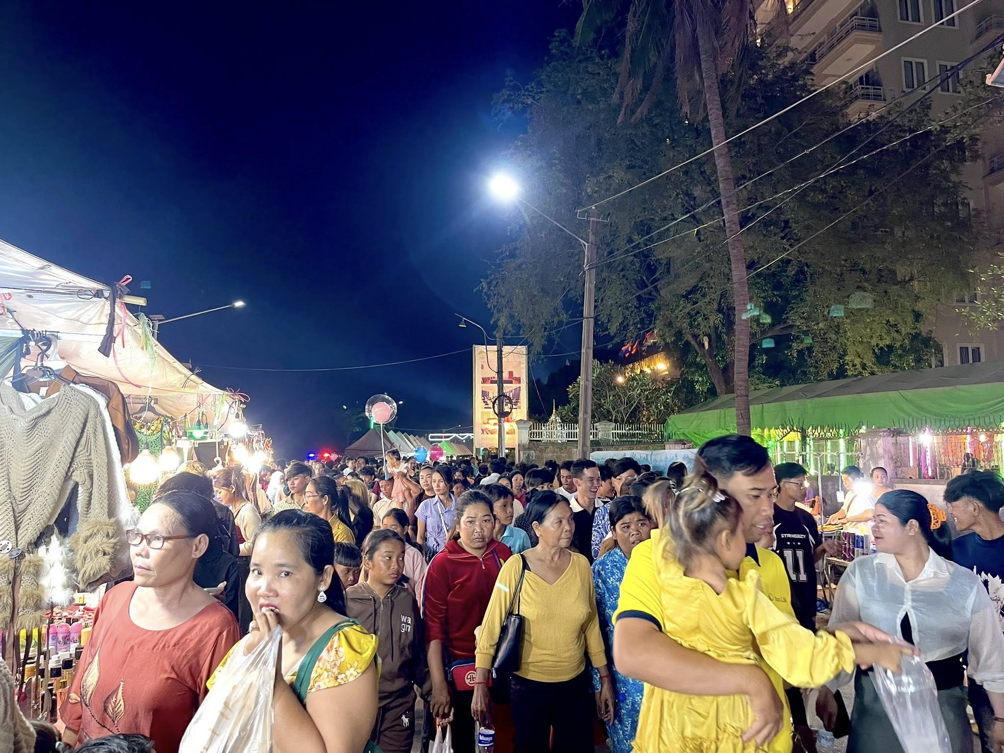 ៣ ថ្ងៃព្រឹត្តិការណ៍បុណ្យទន្លេខេត្តក្រចេះ ទទួលបាន​ទេសចរ​មក​កម្សាន្ត​ជិត ៣២ ម៉ឺននាក់