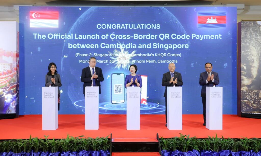 កម្ពុជា-សិង្ហបុរីដាក់ឱ្យដំណើរការជាផ្លូវការការទូទាត់ឆ្លងដែនតាមយ្យូអរកូតដំណាក់កាលទី២