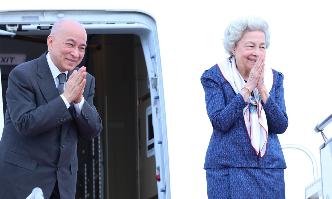 ព្រះមហាក្សត្រ និងហ្លួងម៉ែ នឹងត្រូវគង់នៅប៉េកាំងមួយរយៈបន្តទៀត ដោយសារមានបញ្ហាសុខភាព