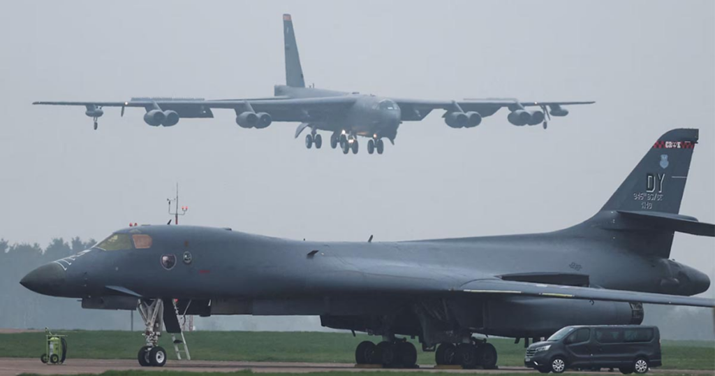 យន្តហោះទម្លាក់គ្រាប់បែក B-1B Lancer