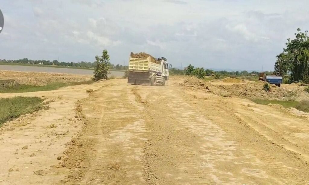 រថយន្តដឹកដី