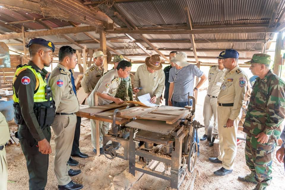 កម្លាំងចម្រុះចុះបង្ក្រាបសិប្បកម្មឈើ