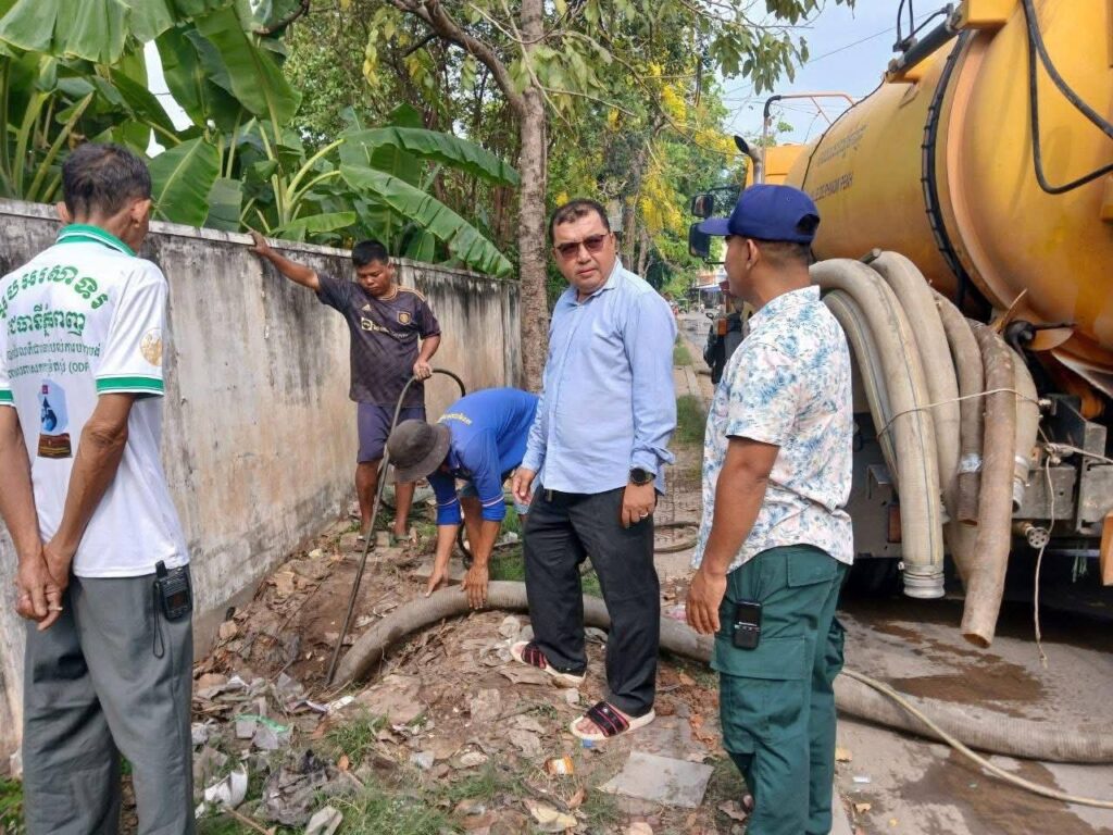 រថយន្តបូមស្តារកំពុងធ្វើការ