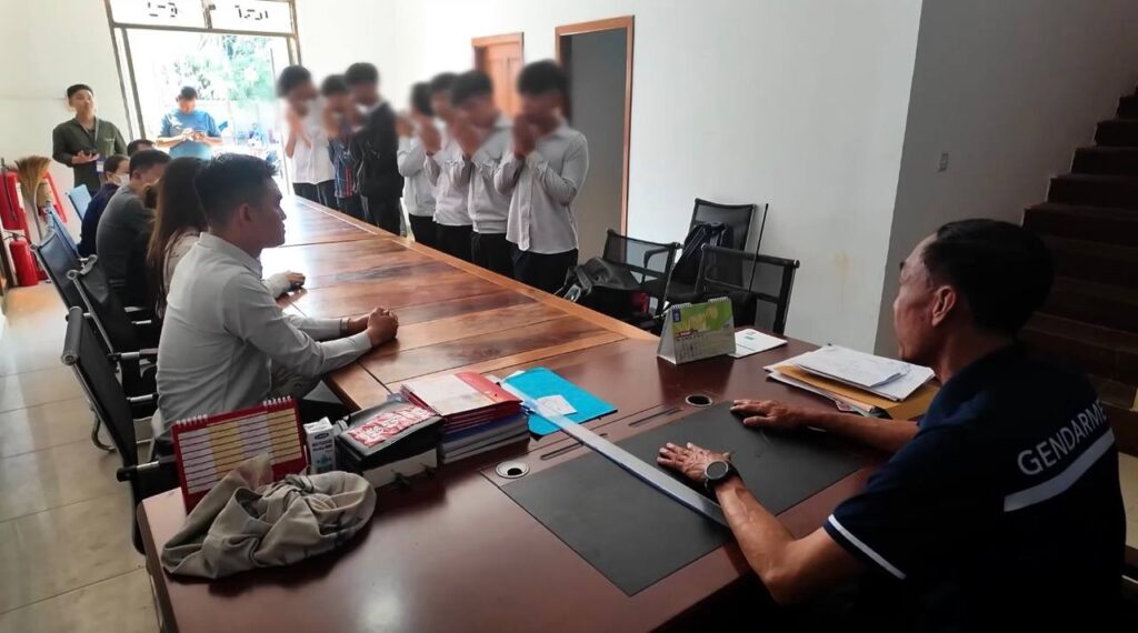 អាវុធហត្ថចុះបង្ក្រាបទីតាំងលក់បារីអេឡិចត្រូនិក