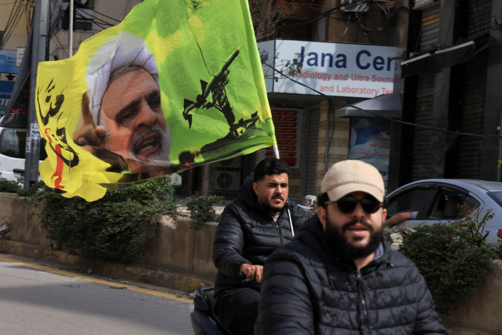 ការទម្លាក់គ្រាប់បែកនៅលីបង់