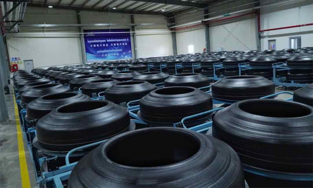 កម្ពុជា​រកចំណូលបានជាង ៤៧២ លានដុល្លារ ពីការនាំចេញ​សំបកកង់​រថយន្ត​នៅ ៣ ​ខែ ​ឆ្នាំនេះ​