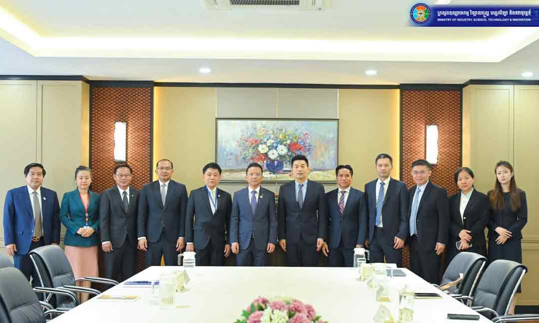 ក្រុមហ៊ុនបច្ចេកវិទ្យាពីរចាប់ដៃគ្នា វិនិយោគលើការដំឡើងឧបករណ៍អេឡិចត្រូនិក (Tablet) ផ្គត់ផ្គង់ទីផ្សារកម្ពុជា