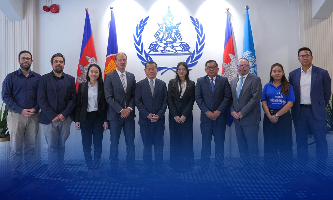 អ.វ.ត.ក ស្វាគមន៍យុវតី នរៈ វត្តី ដែលជ្រើសឱ្យដើរតួជំនួសជាឯកអគ្គរដ្ឋទូតអាល្លឺម៉ង់ មួយថ្ងៃដើម្បីស្វែងយល់តួនាទីដ៏សំខាន់របស់សាលាក្តីនេះ