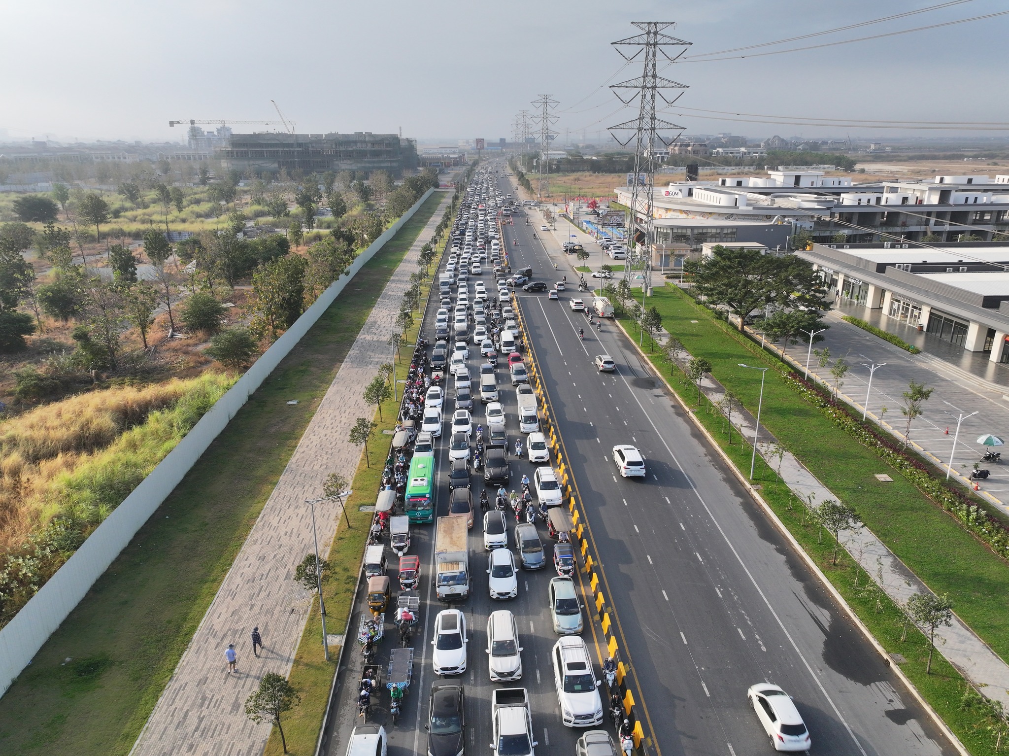 រថយន្ត​ចុះ​បញ្ជីផ្លាកលេខភ្នំពេញមានជាង ៧៥ ម៉ឺនគ្រឿង ​គិត​ត្រឹមឆ្នាំ ២០២៥