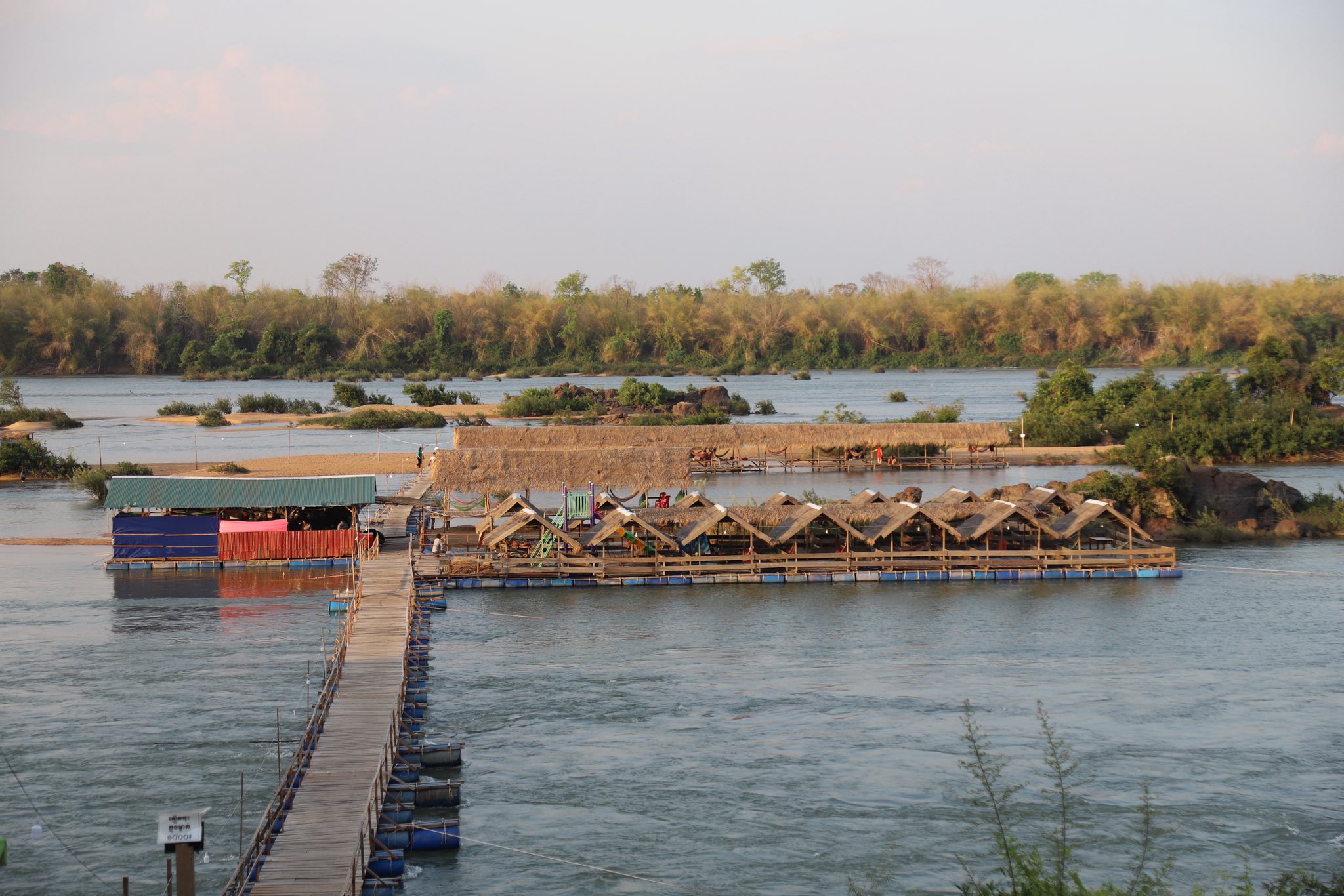 រមណីយដ្ឋាន​កោះ​មាស​សេសាន​​មិន​ឆ្ងាយ​ពី​ក្រុង​ស្ទឹងត្រែង​ មាន​ទេសភាព​ស្អាត​ពី​ព្រឹក​ដល់​ល្ងាច