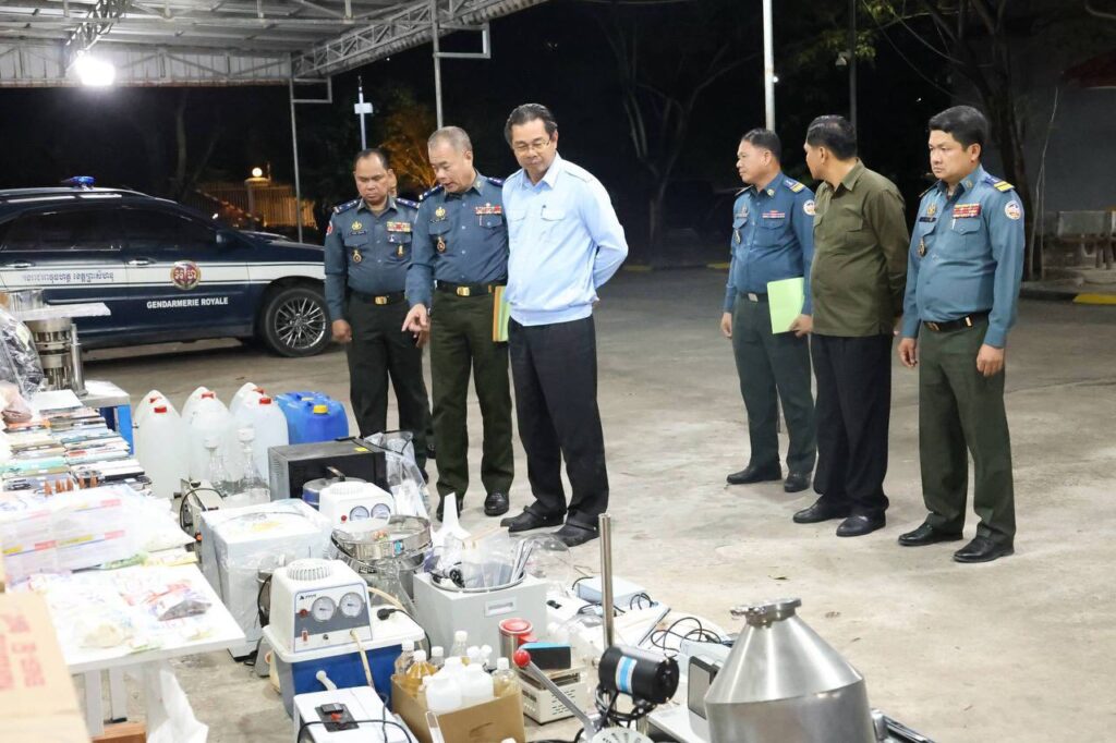 អាវុធនិងសម្ភារៈផលិតគ្រឿងញៀន