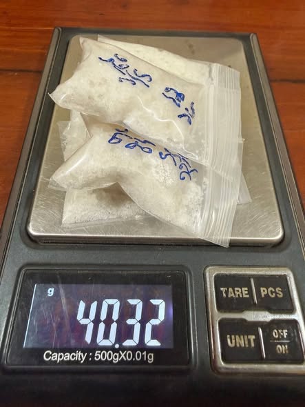 សម្ភារៈចាប់ខ្លួន