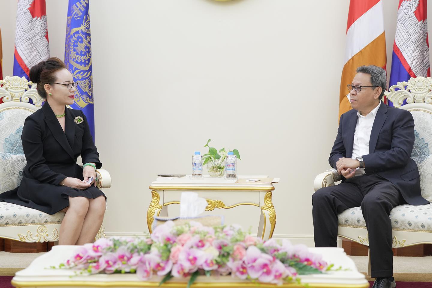 កម្ពុជា ស្នើឱ្យក្រុមហ៊ុនវិនិយោគលើប្រព័ន្ធអ៊ីនធឺណិត បន្តចូលរួមអភិវឌ្ឍបណ្ដាញខ្សែកាប្លិ៍ក្រោមដី