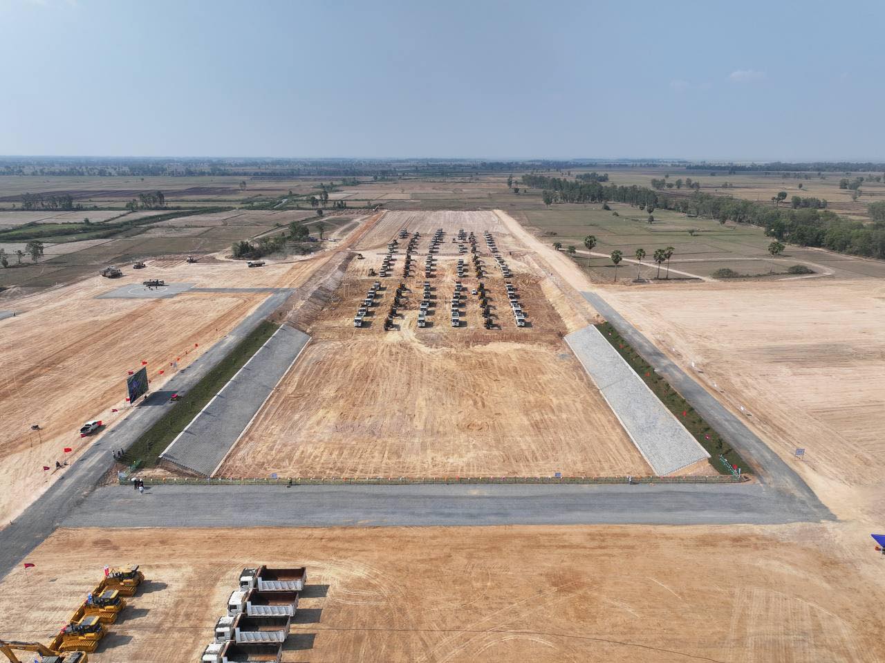 សម្តេចធិបតី៖ ផ្លូវទឹកព្រែកជីកហ្វូណន នឹងក្លាយជាសរសៃឈាមដឹកជញ្ជូនភ្ជាប់ពីទន្លេសាបទៅសមុទ្រ