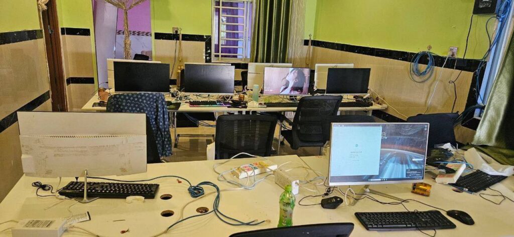 អាជ្ញាធរបង្ក្រាបទីតាំងឆបោកអនឡាញ