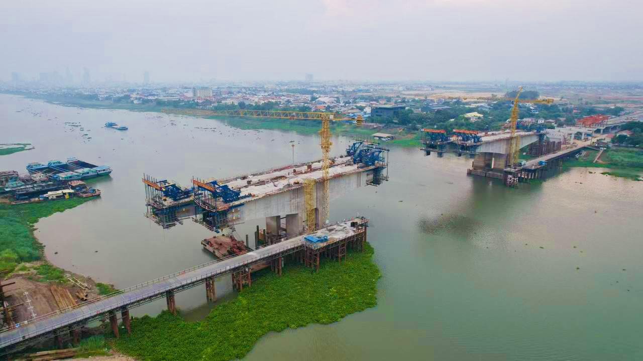 ស្ពានឆ្លងទន្លេ (ចាក់អង្រែក្រោម-ព្រែកប្រា) សម្រេច​​សាងសង់បាន​ប្រមាណ ៦៨% គិតត្រឹមថ្ងៃទី ២០ ខែមេសា