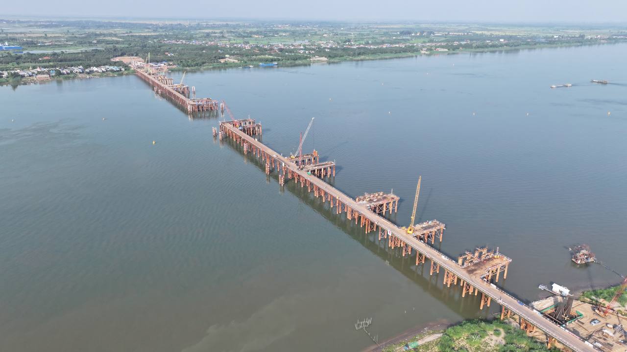 ស្ពានដីឥដ្ឋ-ថ្នគរ ភ្ជាប់ទៅ​ផ្លូវ​ល្បឿនលឿន​ភ្នំពេញ-បាវិត​សម្រេចបាន​ពាក់កណ្តាល​គម្រោង​ ​អនុវត្ត​លឿនជាង​ផែនការ