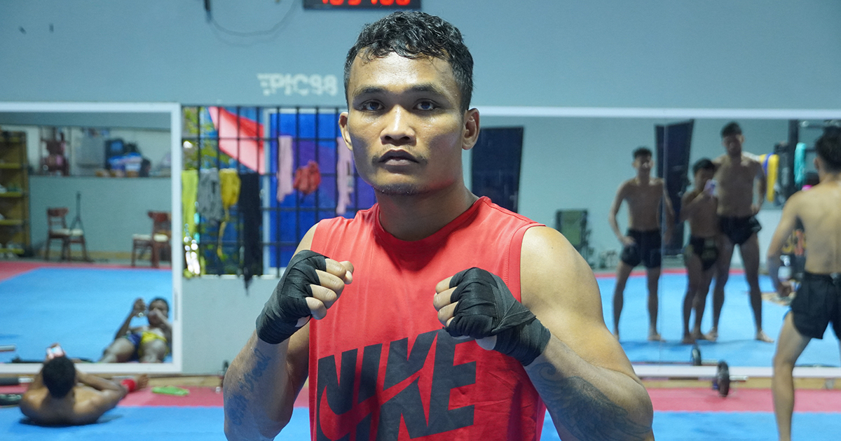 អេលីត​ ពិសិដ្ឋ​ មុន​ចាប់​អាជីព​ប្រដាល់​នេះ​ជីវិត​រសាត់​អណ្ដែត​ធ្លាប់​ធ្វើ​សំណង់​ និង​សន្តិសុខទៀត​ផង​