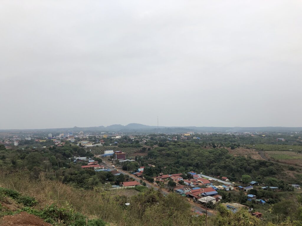 ភ្នំឥសីបតមៈ ជាចំណុច​កំពូល​ខ្ពស់​ជាង​គេ​អាច​ឱ្យ​ទេសចរ​គយគន់​ក្រុង​បានលុង​ ឆ្ងាយ​ផុត​ជើង​មេឃ