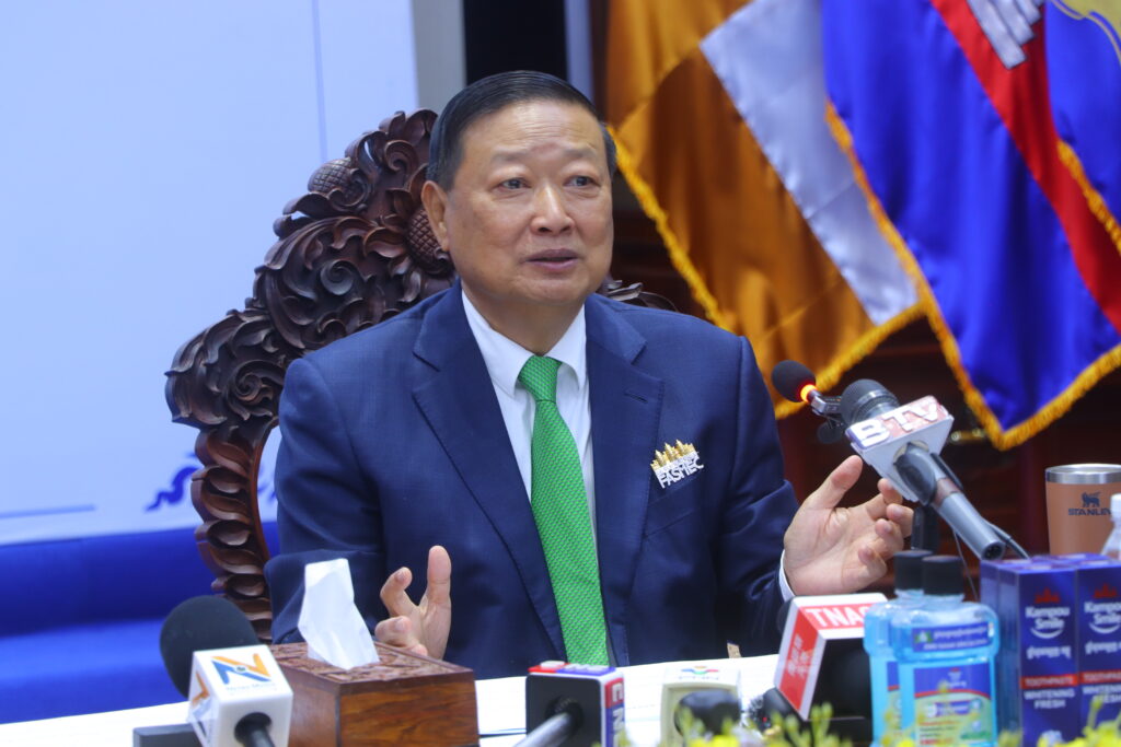 ឧកញ៉ា តែ តាំងប៉ ពន្យល់​ពី​ផលិតផល​នាំ​ចូល​ពី​បរទេស​​វៃ​ស្លាក​ឈ្មោះ​ខ្មែរ​ មាន​ដំណើរការ​យ៉ាងណា?