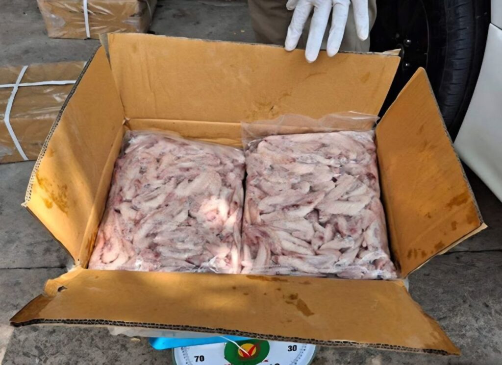 រថយន្តដឹកស្លាបមាន់បង្កក