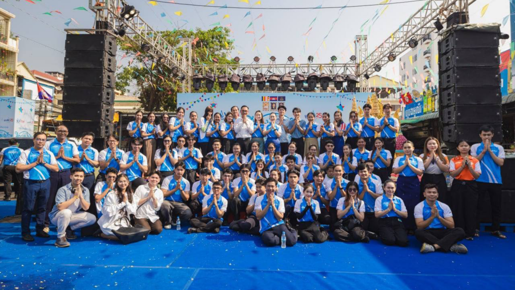 ក្រុមហ៊ុនទឹកពិសាវីតាល់ប្រារព្វកម្មវិធី “វីតាល់ស្រង់ព្រះ” ឆ្នាំទី៩នៅបរិវេណផ្សារទួលទំពូងបង្ហាញសេចក្តីកតញ្ញូ តបស្នងសងគុណជូនចាស់ជរាក្នុងឱកាសបុណ្យចូលឆ្នាំថ្មី