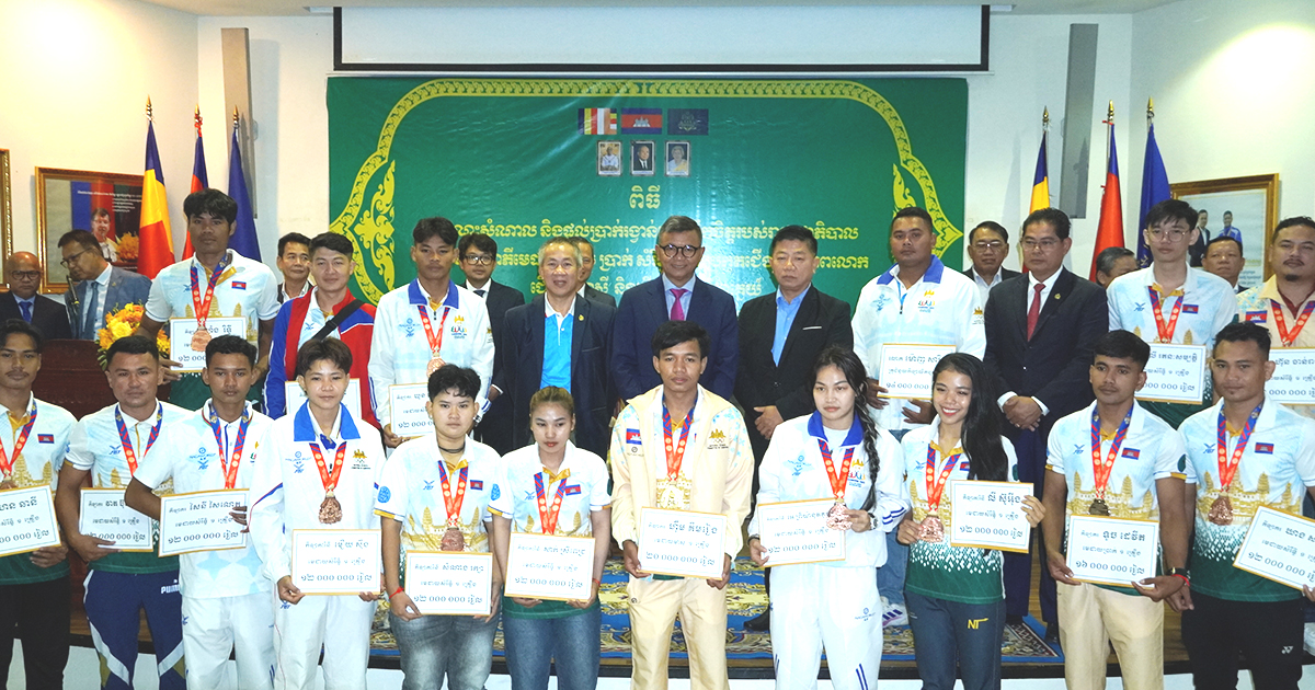 លោក​ ហេង​ សុឃន​ ការ​លើក​ទឹកចិត្ត​របស់​រដ្ឋាភិបាល​ធ្វើ​ឲ្យ​កីឡា​នៅ​កម្ពុជា​រីកចម្រើន​ និង​មាន​ជីវភាព​ធូរធា​