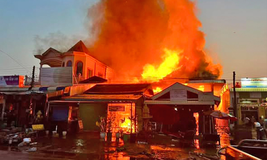 ព្រឹកព្រលឹមថ្ងៃចូលឆ្នាំទី៣ អគ្គិភ័យលេបត្របាក់ផ្ទះពលរដ្ឋ៣ខ្នងនៅខេត្តឧត្ដរមានជ័យ និងបណ្ដាលឲ្យស្ត្រីម្នាក់បាត់បង់ជីវិត