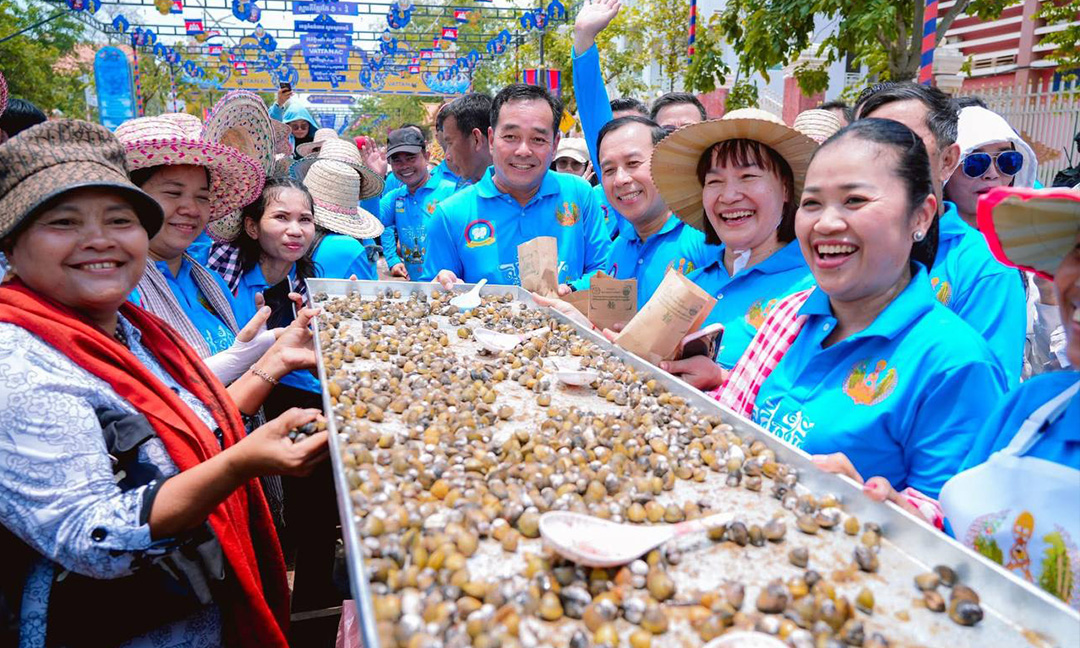 រដ្ឋមន្ត្រីទេសចរណ៍ ចូលរួមព្រឹត្តិការណ៍លៀសហាល ៥តោន ជាមួយថ្នាក់ដឹកនាំ និងប្រជាពលរដ្ឋខេត្តកំពង់ចាម