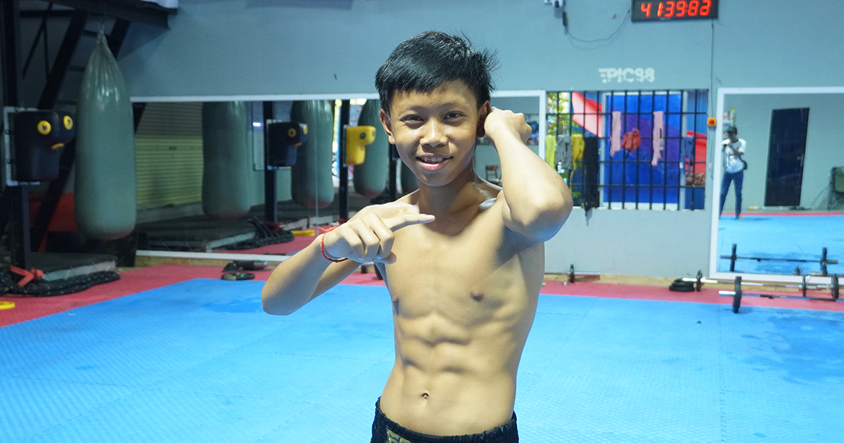 កីឡាករ​ល្អ​សាច់​ អេលីត​ សំរាំង​ មុន​ចាប់​អាជីព​ប្រដាល់​រូប​គេ​ក៏​ជា​អ្នក​កីឡា​មួយ​រូប​ដែរ​