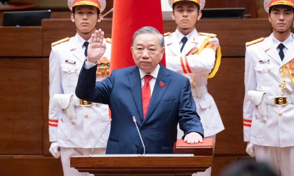 របត់ប្រវត្តិសាស្ត្រវៀតណាម៖ ការបញ្ចប់យុគសម័យដឹកនាំបែបសមូហភាព និងការឡើងកាន់អំណាចកំពូលរបស់លោក តូ ឡឹម