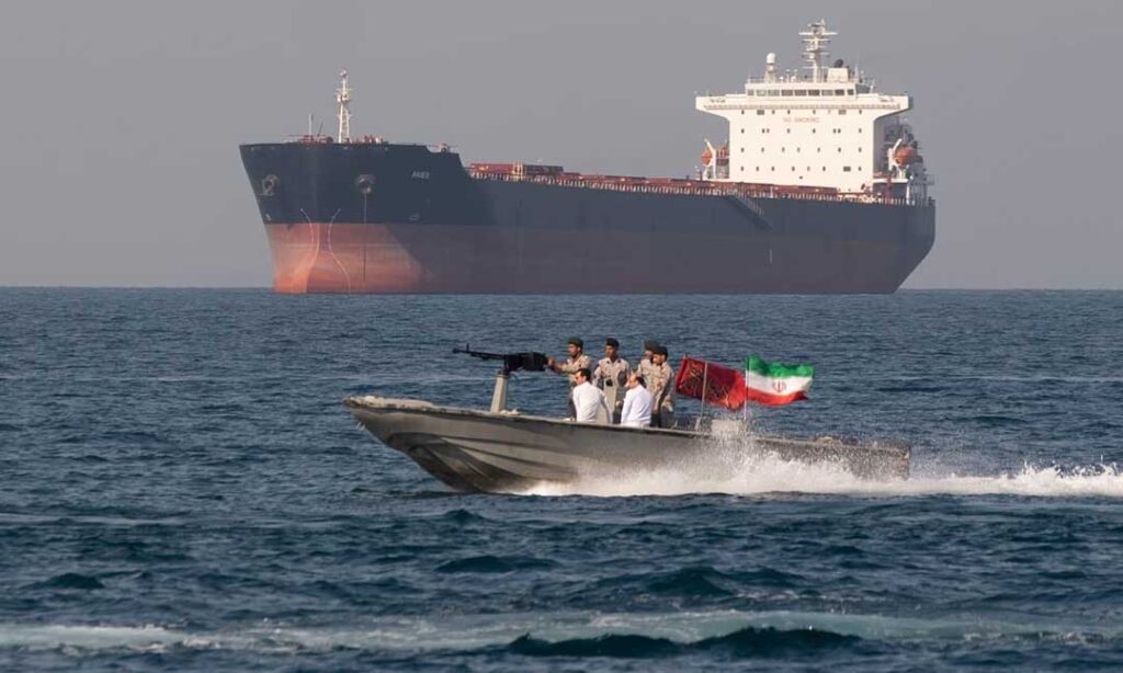 អ៊ីរ៉ង់គំរាមបិទផ្លូវទឹកសំខាន់ៗថែម​ទៀត ខណៈអាមេរិកឡោមព័ទ្ធកំពង់ផែ​​របស់​ខ្លួន