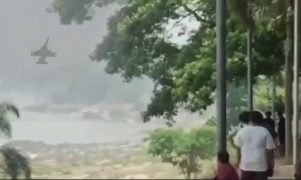 យន្តហោះចម្បាំងមីយ៉ាន់ម៉ាទម្លាក់គ្រាប់បែក ខ្ទាត​ចូលដីថៃ បង្កឲ្យ​មានការជម្លៀសខ្លួនជាបន្ទាន់