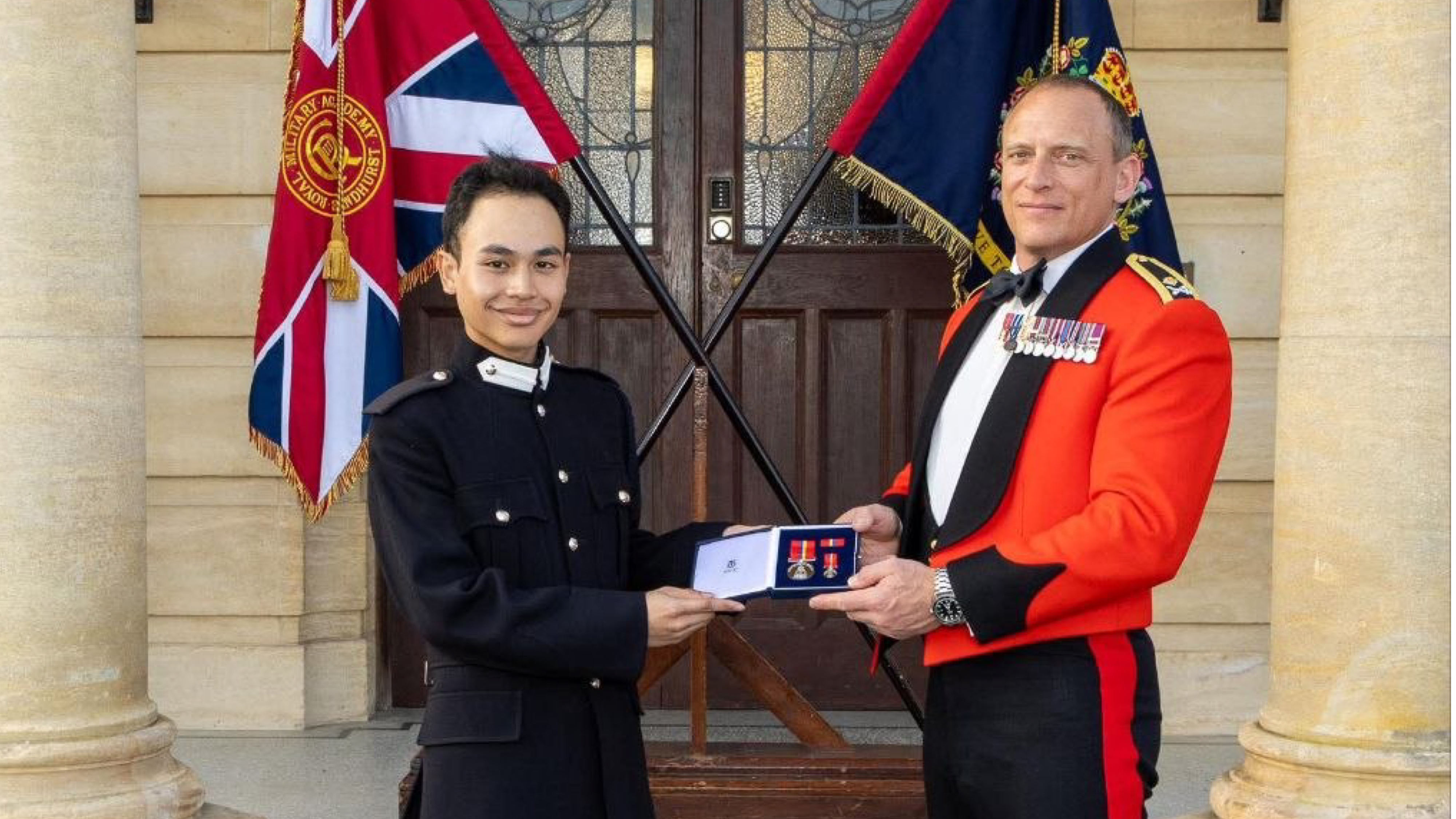 ចៅប្រុសសម្តេច ហ៊ុន សែន និងជាកូនប្រុសរបស់ឯកឧត្តម ហ៊ុន ម៉ានី បានបញ្ចប់ការសិក្សាពីសាលាយោធាកំពូល Sandhurst ប្រទេសអង់គ្លេស