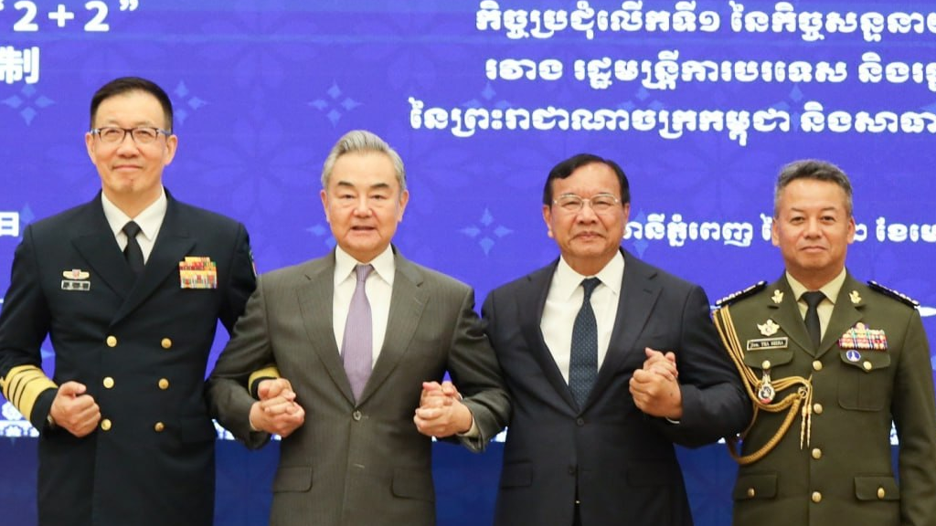 ចិនសន្យាបន្តជួយធ្វើទំនើបកម្មសមត្ថភាពយោធាកម្ពុជា ដើម្បីពង្រឹងខឿនការពារជាតិទាំងដែនទឹក ដែនគោក ដែនអាកាស