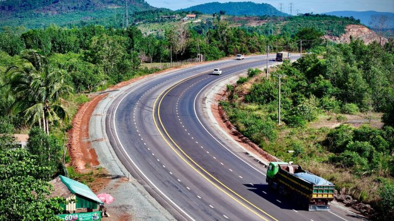 ធនាគារ​ពិភព​លោក​អនុម័ត​លុយ​៣០០លានដុល្លារ​ដល់​កម្ពុជា​សម្រាប់​កែ​លម្អ​ស្ថានភាព​ផ្លូវ​