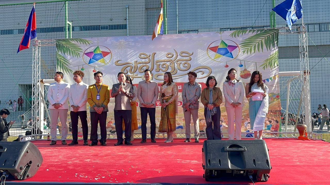 ពលករ​ និង​សហគមន៍​ខ្មែរ​ជាង ​៤០០០នាក់​នៅ​ក្នុង​ក្រុងក្វាងជូ​នៃ​ប្រទេស​កូរ៉េខា​ងត្បូង​ បាន​ប្រារព្ធ​កម្ម​វិធី​អបអរសាទ​រ​ពិធីបុណ្យ​ចូល​ឆ្នាំ​ថ្មី​ប្រពៃណី​ជាតិ​ខ្មែរ​​