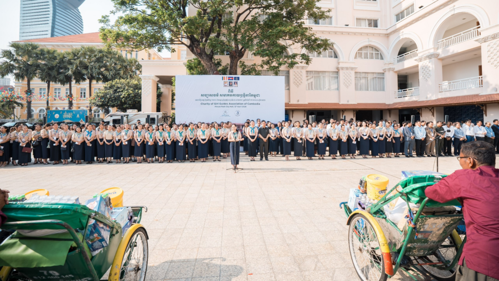 លោកជំទាវ ពេជ ចន្ទមុន្នី​ អរគុណអ្នកធាក់ស៊ីក្លូចំពោះស្មារតីខ្មែរស្រឡាញ់ខ្មែរ ចំណាយថវិកា សម្ភារឧបត្ថម្ភយោធិនជួរមុខ ជនភៀសសឹក