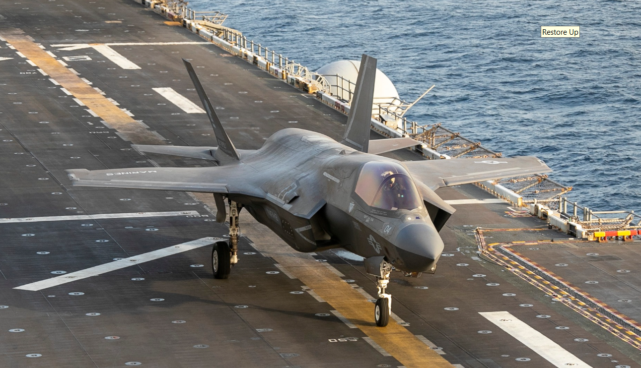 ការ​បិទខ្ទប់​ច្រក​ Hormuz ចូលជាធរមាន ដោយ​កងទ័ពមេរិក​មិនលើក​លែងការឆ្លងកាត់​